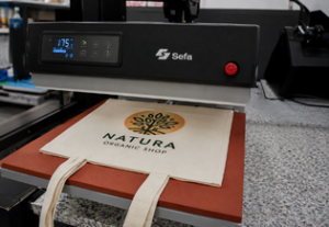 proceso de personalizacionsublimadoi textil de bolsas de algodon con logo